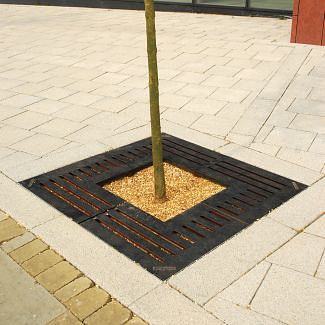 Lateral Square Tree Grille